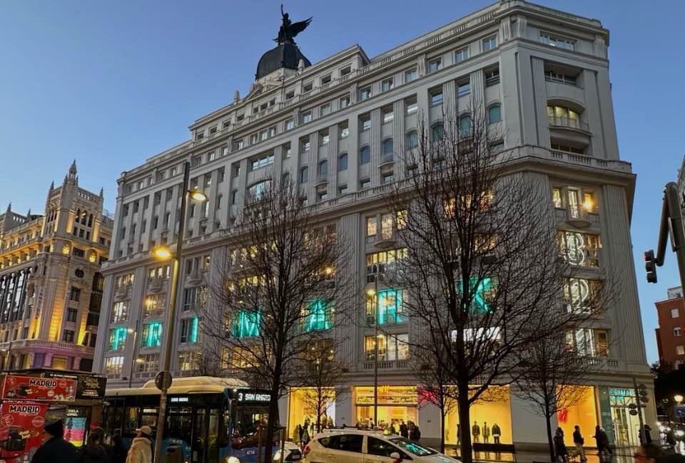 Frente do prédio da Primark em Madrid na Espanha